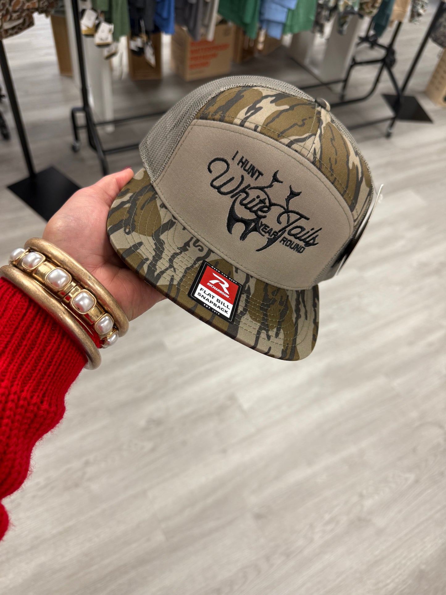 WHITE TAILS YEAR ROUND BC