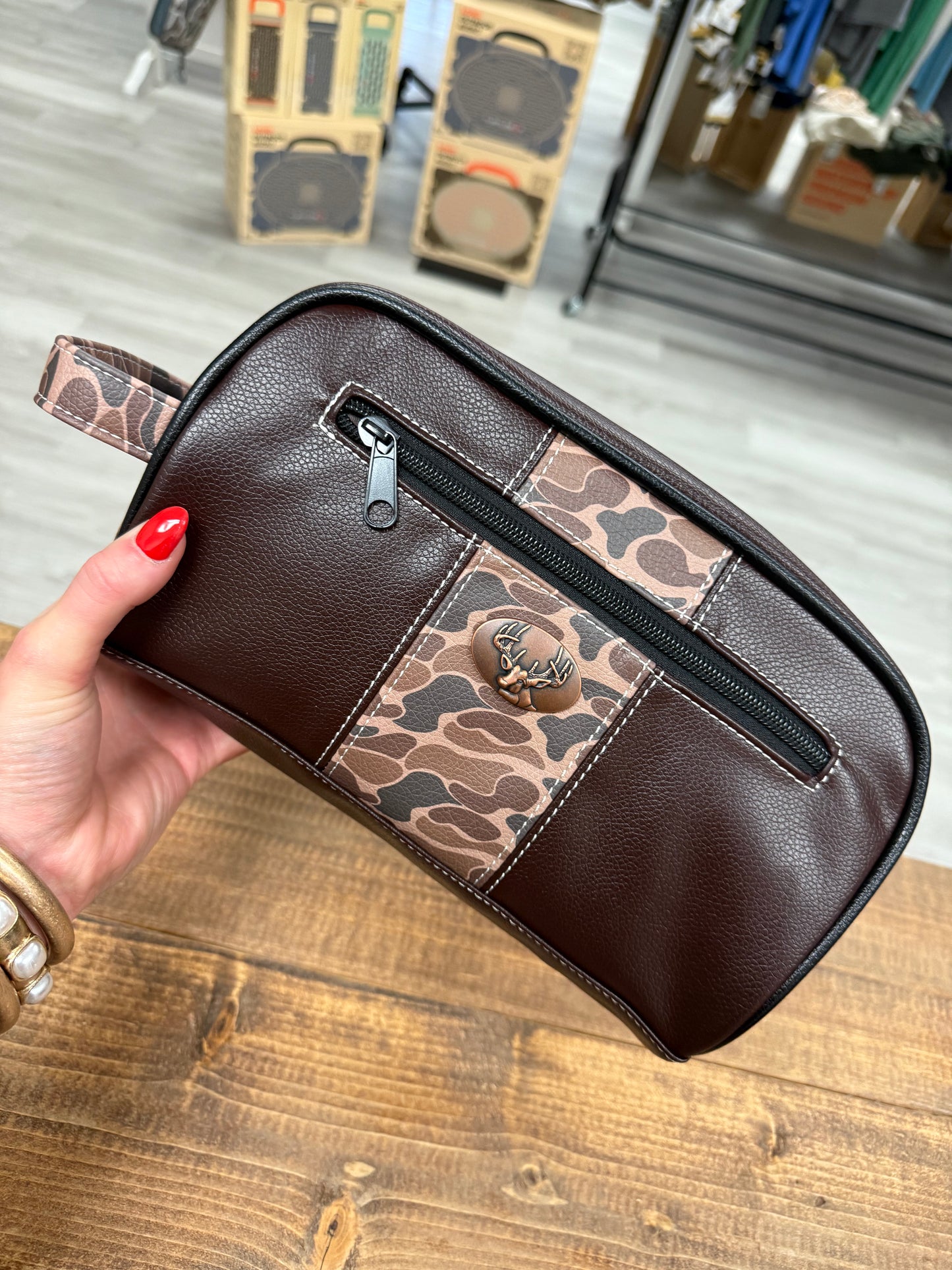 BUCK TOILETRY BAG