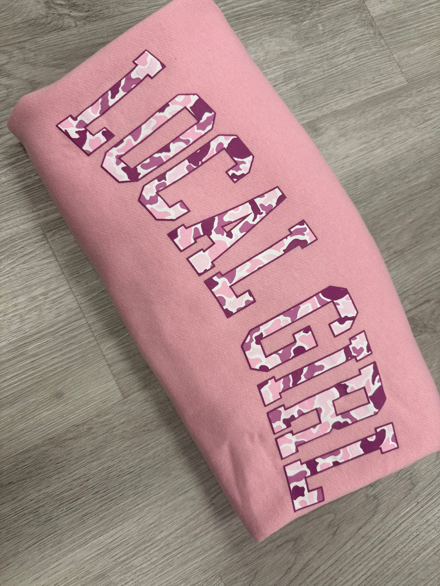 LOCAL GIRL CAMO PINK ARCH CREWNECK