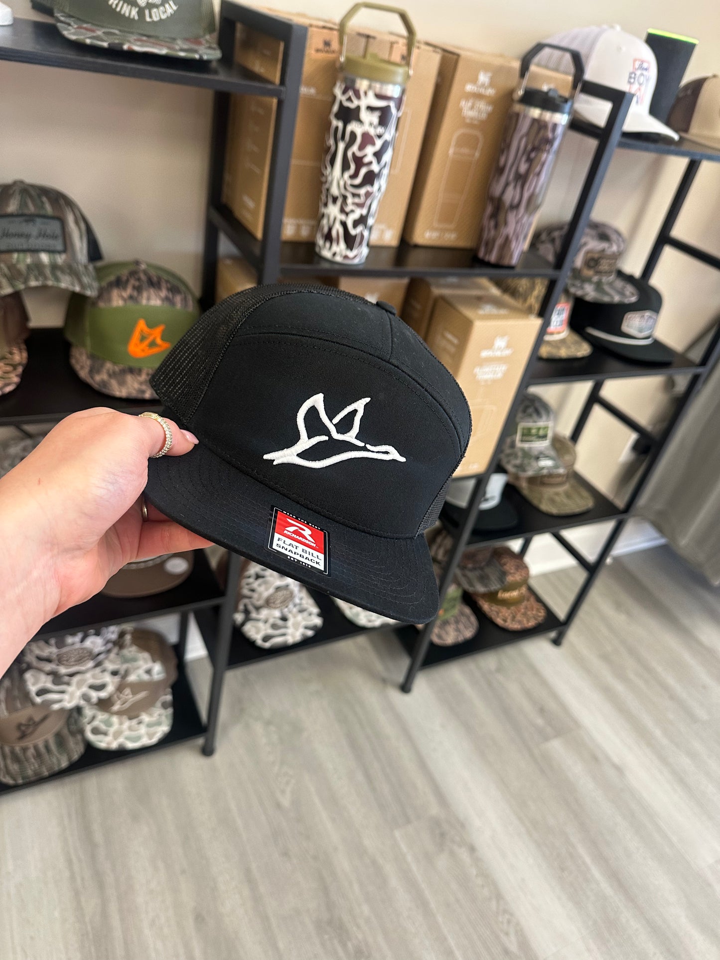 7 PANEL WHITE ICON/BLK HAT